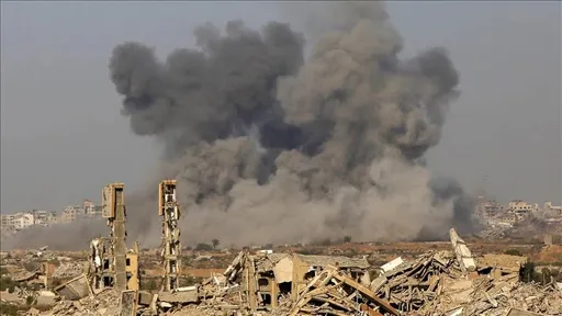 في أول أيام العام الجديد.. الاحتلال يشن غارات على مناطق متفرقة بغزة وسط مطالبات بالتعافي والإعمار