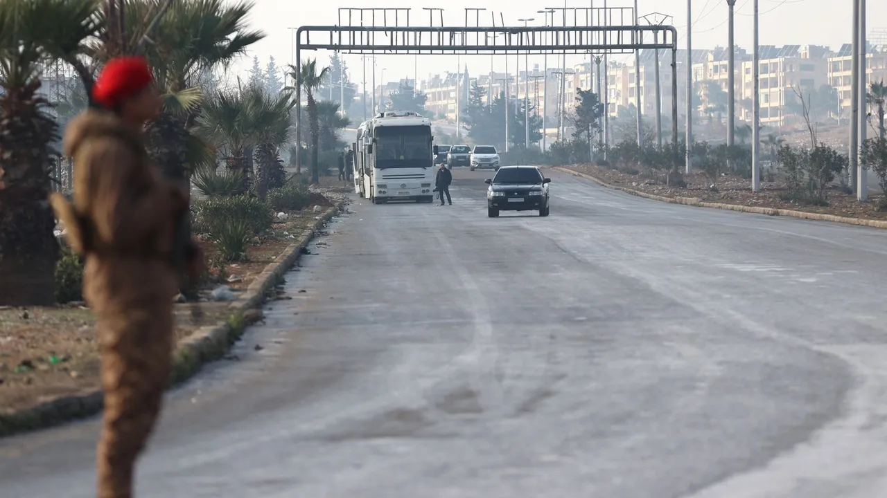 با ایجاد گذرگاهی توسط ارتش سوریه، خروج غیرنظامیان از شیخ مقصود حلب آغاز شد