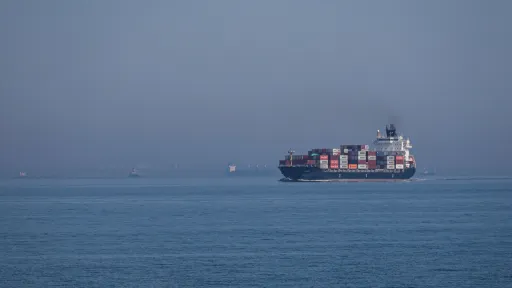 Rússia ataca dois navios de carga no Mar Negro e mata tripulante, diz Ucrânia