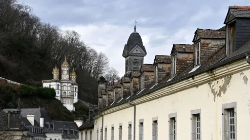 France: trois prêtres visés par une enquête pour violences sur mineurs