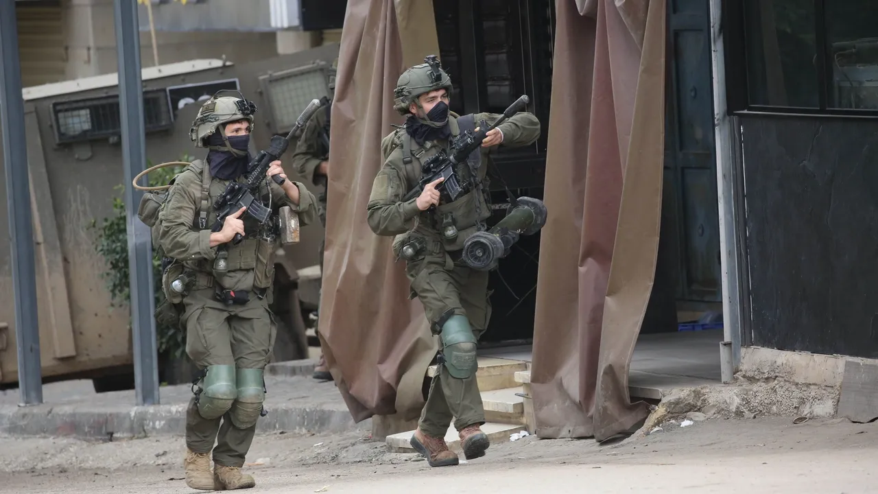 الضفة.. جيش الاحتلال يعتقل فلسطينيين واعتداءات للمستوطنين في عدة مناطق