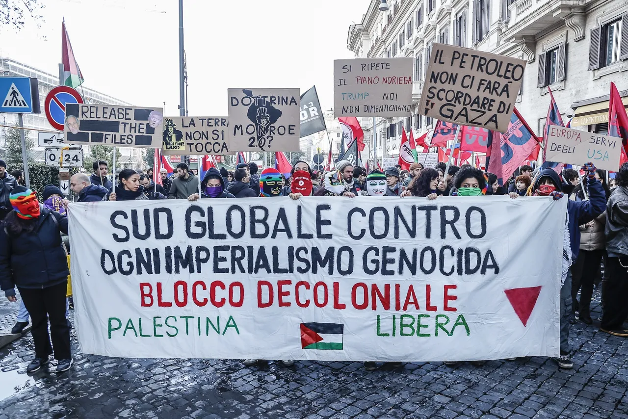 Protesta në Romë kundër politikës amerikane në Venezuelë dhe sulmeve izraelite në Gaza