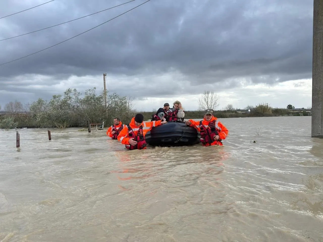 AKMC-ja: Situatë e rënduar në shtatë qarqe nga moti i keq