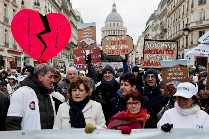 France: 2 500 médecins libéraux en exil symbolique en Belgique