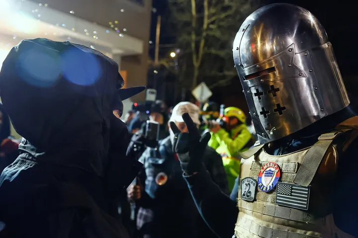 Tausende Menschen protestieren in den USA gegen Tötung einer Autofahrerin durch ICE-Beamten