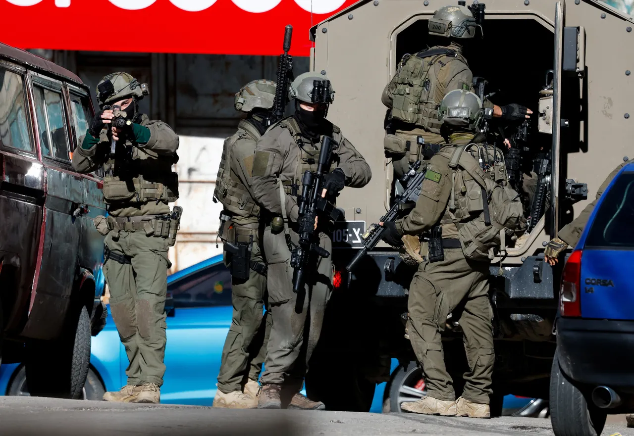 مداهمات واعتقالات.. الاحتلال يطلق عملية عسكرية واسعة في الخليل ويستولي على أراضٍ في سلوان