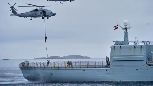 НАТО не видит кораблей России и Китая у берегов Гренландии