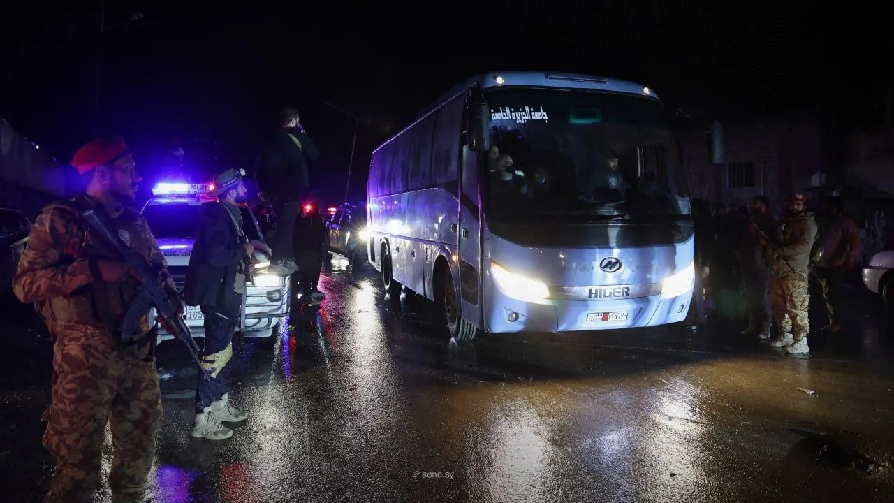 خروج آخر دفعة من عناصر YPG الإرهابي من حي الشيخ مقصود بحلب