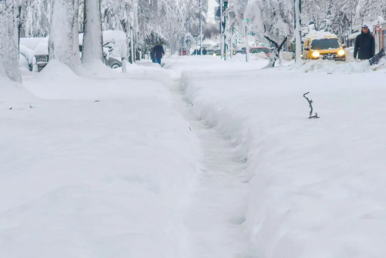 Srbija: Izvanredna situacija u 11 općina, oko 6000 kućanstava bez električne energije
