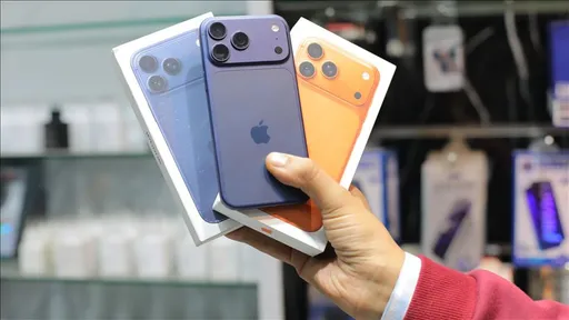 Dërgesat globale të telefonave inteligjentë u rritën me 2% në vitin 2025, Apple lider në treg