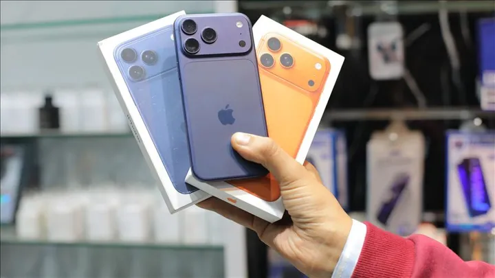 Dërgesat globale të telefonave inteligjentë u rritën me 2% në vitin 2025, Apple lider në treg