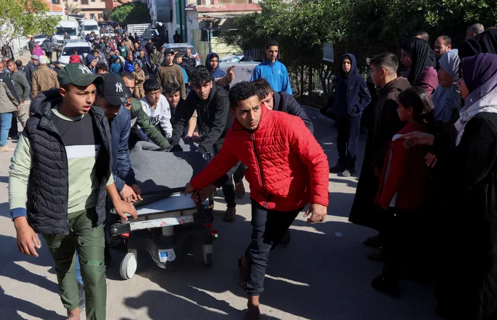 استشهاد فلسطينيين اثنين بنيران الاحتلال في غزة وسط انتشار فيروسات فتاكة وانهيار المناعة ونقص الأدوية