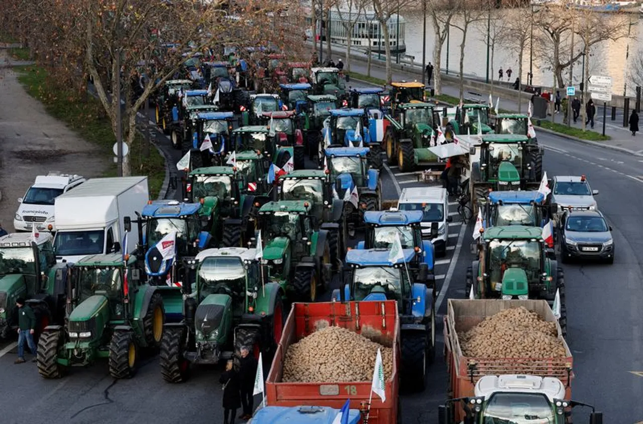 Tracteurs à Paris: la colère des agriculteurs de retour dans la capitale