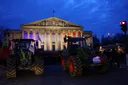 Agriculture: Lecornu promet un projet de "loi d'urgence" pour mars, les tracteurs lèvent le camp