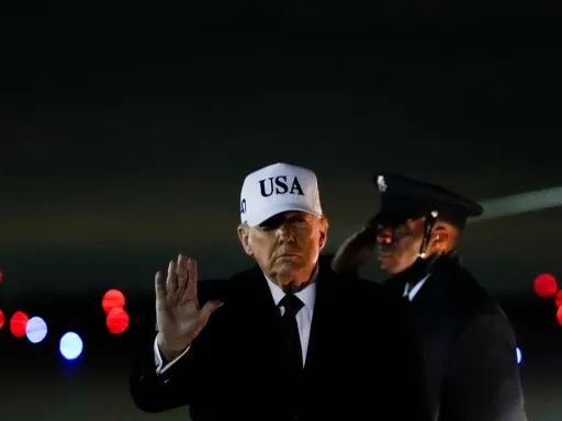 Trump impõe tarifa de 25% sobre países que comercializam com o Irão 'com efeito imediato'