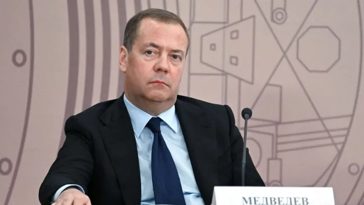 Medvedev brinca que a Gronelândia poderia votar para se juntar à Rússia se Trump “não se apressar”