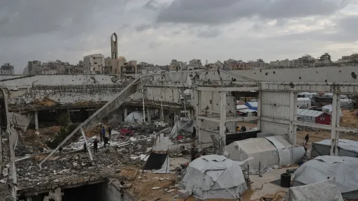 مع وفيات بالبرد وانهيار المنازل.. حماس: غزة تعيش أبشع أنواع الإبادة تحت الحصار الإسرائيلي