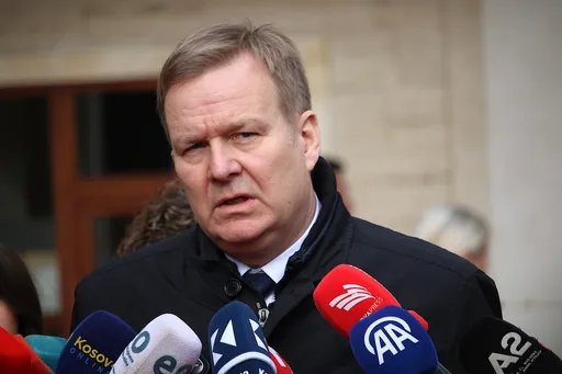 Sorensen: Duhet të sigurohemi që të dyja palët Kosovë-Serbi të ulen dhe të bisedojnë