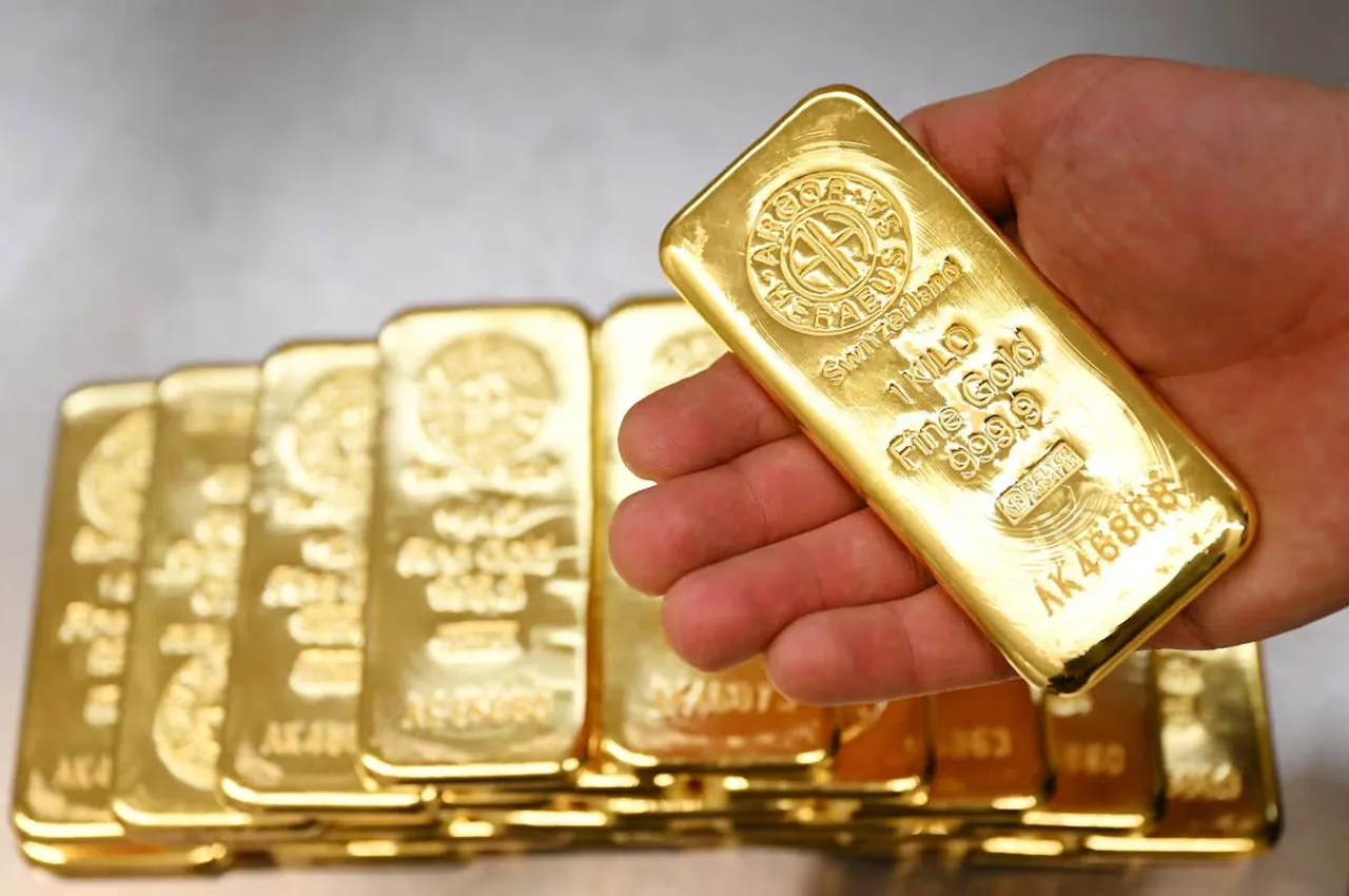 الذهب يقترب من مستوى قياسي والفضة تسجل أعلى سعر في تاريخها بدعم من بيانات التضخم الأمريكية