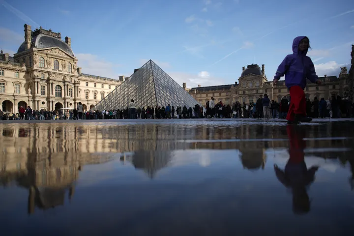Le Louvre fermé lundi en raison d'une grève