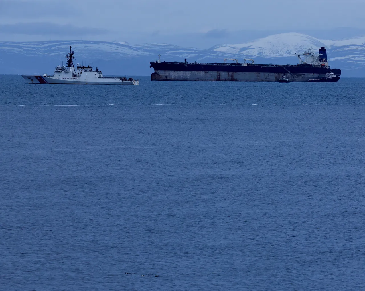 US military boards 'defiant oil tanker' in Indian Ocean