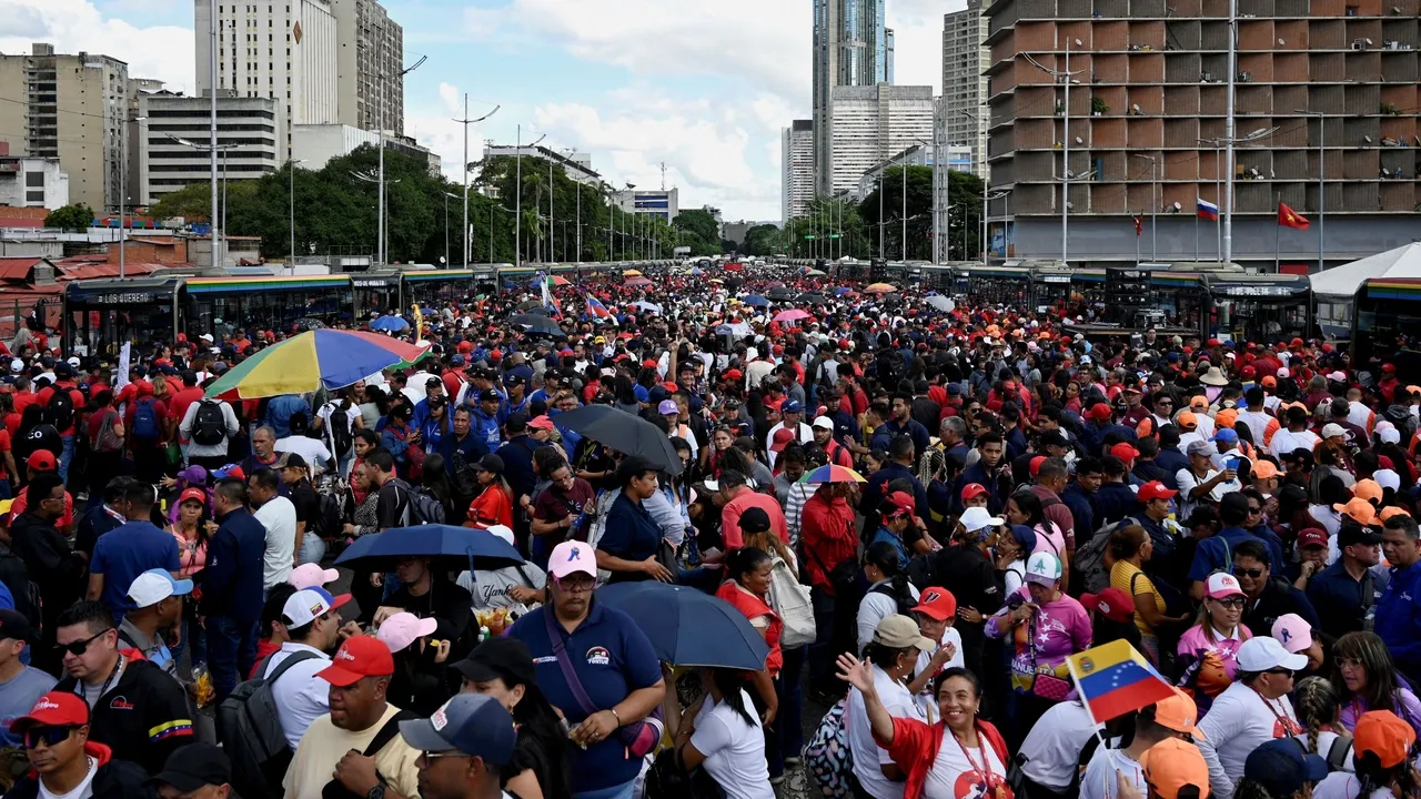 Mais de 400 prisioneiros libertados na Venezuela