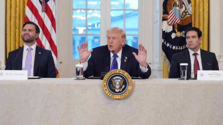 Трамп заявил о прекращении убийств в Иране