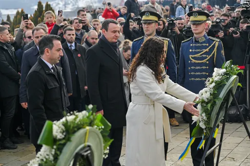 Kosovë, krerët e shtetit bëjnë homazhe në 27-vjetorin e Masakrës së Reçakut