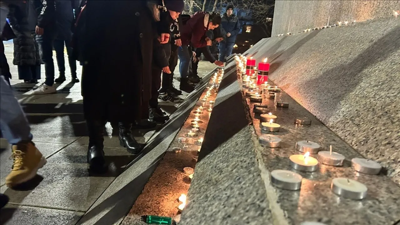 Prishtinë, ndizen qirinj në kujtim të viktimave të Masakrës së Reçakut