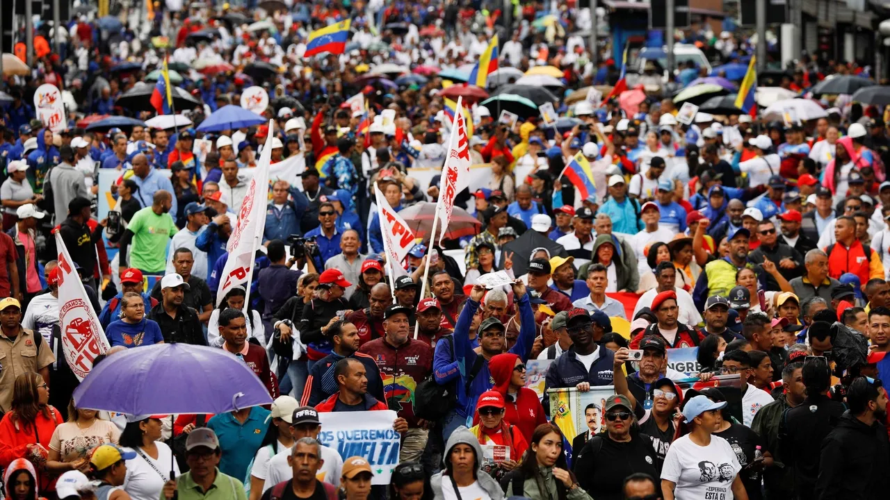 مسيرة حاشدة في كاراكاس دعماً لمادورو.. والحكومة الفنزويلية تعلن الإفراج عن معتقلين سياسيين