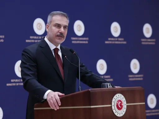 Ministro Fidan: "A Türkiye opõe-se a 'qualquer intervenção militar' contra o Irão"