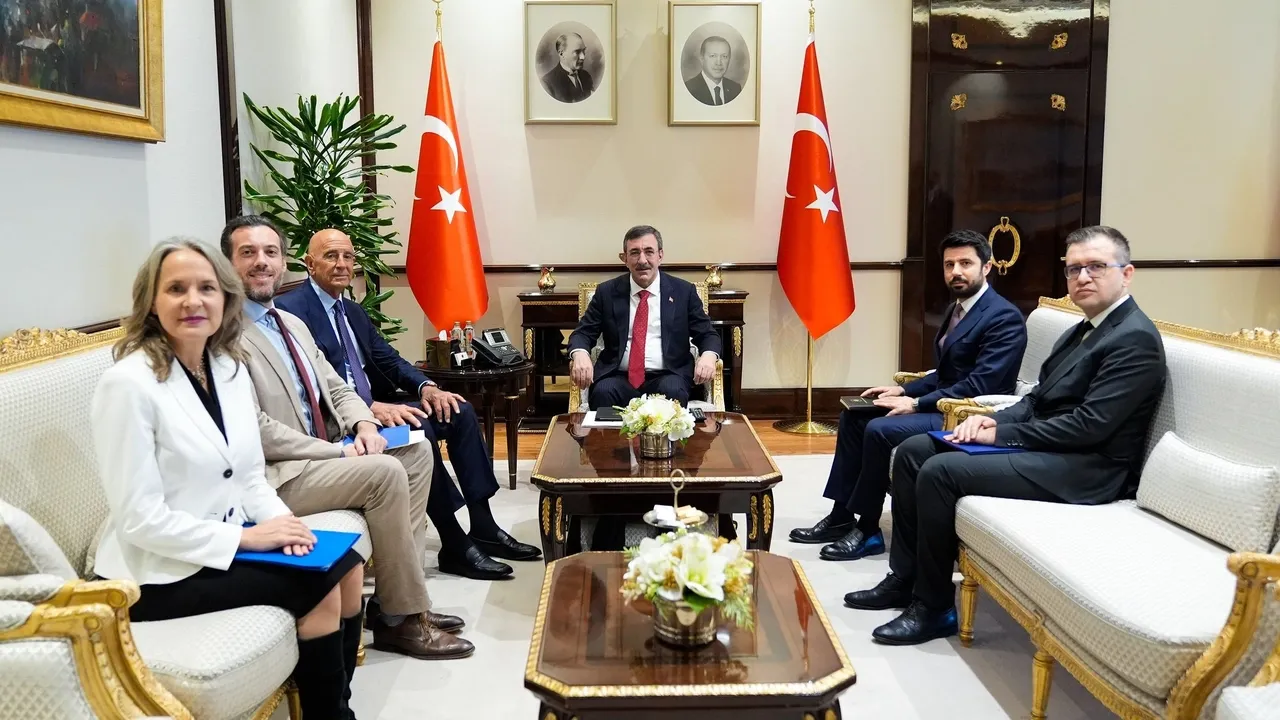 أنقرة وواشنطن تبحثان العلاقات الثنائية وتطورات سوريا وغزة