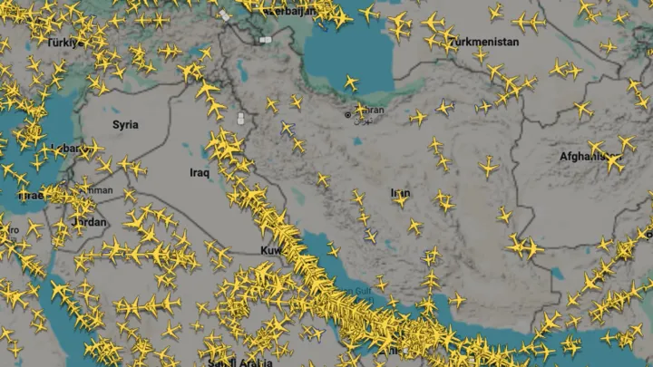 Irão reabre espaço aéreo após o fim do encerramento temporário