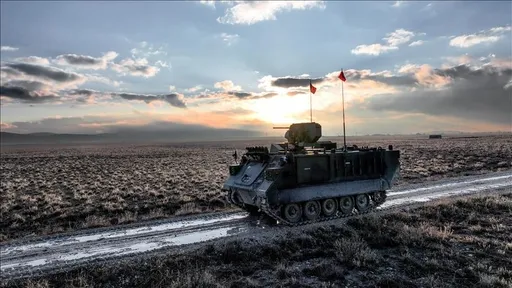 تركيا تكشف عن أول ناقلة جند مدرعة كهربائية محلية الصنع