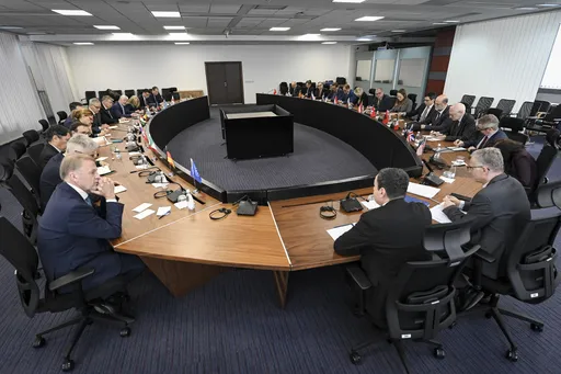 Kryeministri Kurti zhvilloi takim me ambasadorët e akredituar në Kosovë