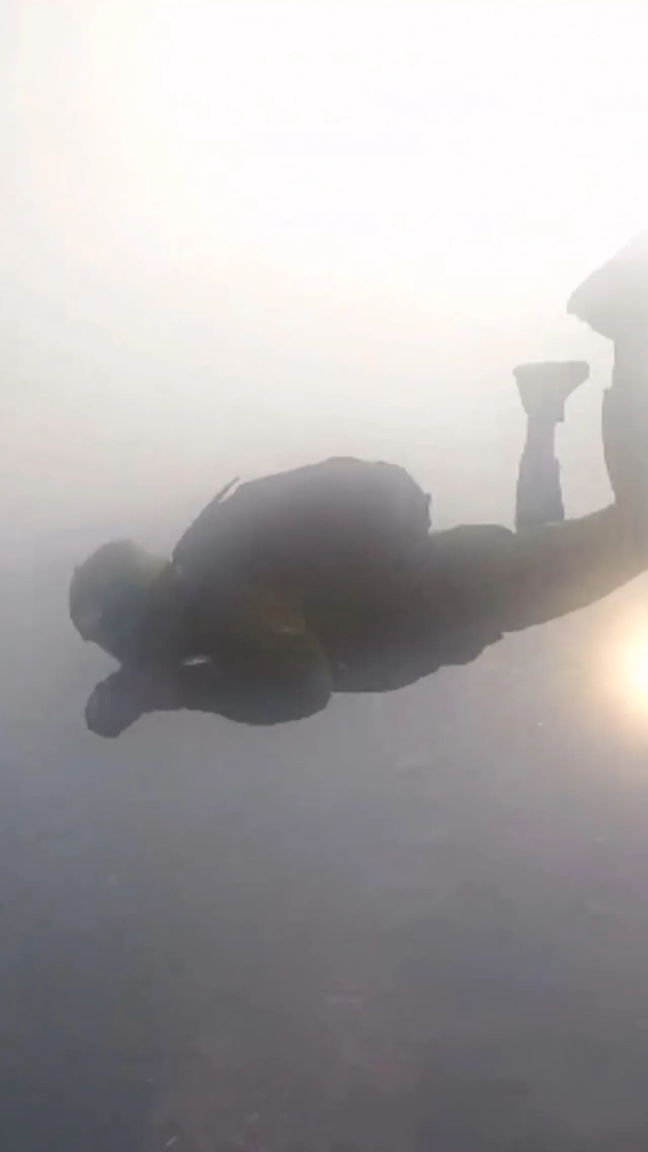 Prajurit Kopassus bantu kembangkan parasut pasukan Filipina saat latihan di udara