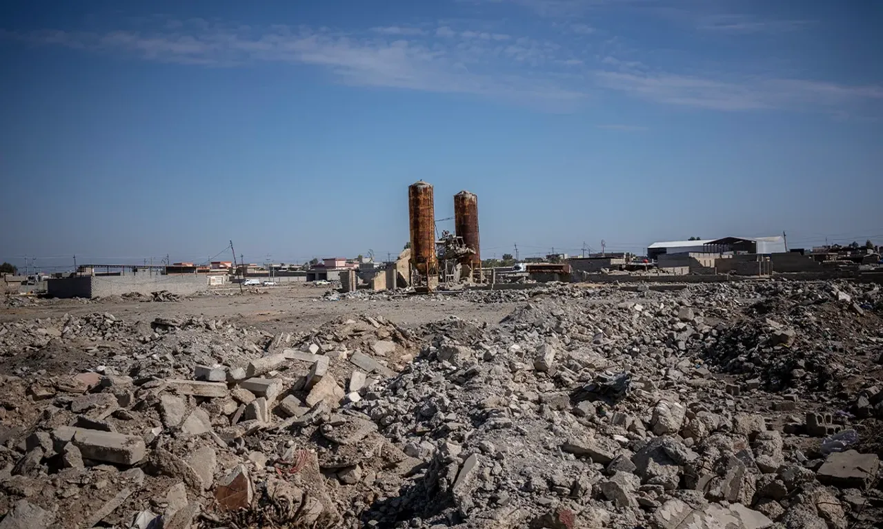 Minister Brekelmans biedt in Hawija persoonlijk excuses aan voor dodelijk bombardement 2015