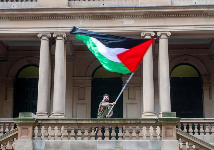 Australia dodges call to arrest visiting Israeli president