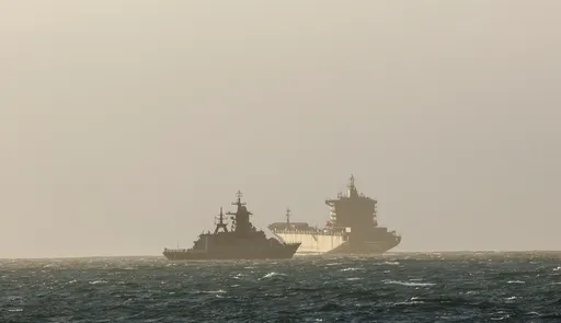 چین له ټولو خواوو څخه وغوښتل چې په هرمز تنګي کې په کښتیو 'سمدلاسه' بریدونه ودروي