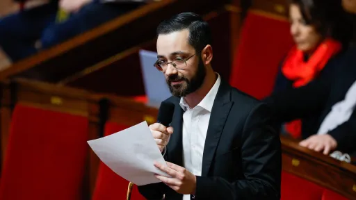 “Ce monsieur est un porc !”: David Guiraud relaxé face à Meyer Habib