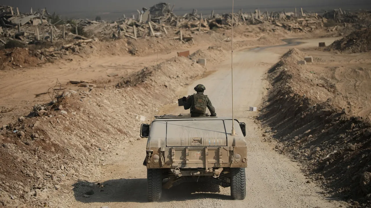 إعلام عبري يكشف توسيع جيش الاحتلال مناطق سيطرته بـ"الخط الأصفر" في غزة