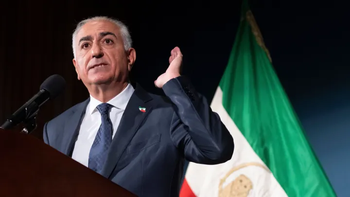 Пехлеви просит США ускорить смену власти в Иране