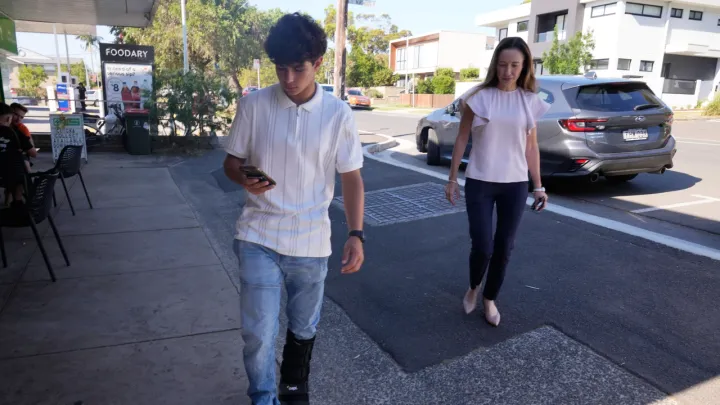 Proibição do uso de redes sociais por crianças na Austrália leva à remoção de 4,7 milhões de contas