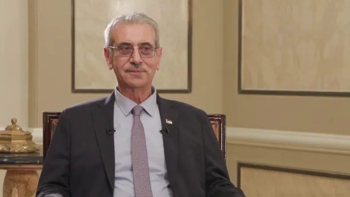 اللجنة الفلسطينية لإدارة غزة تعقد أول اجتماعاتها بالقاهرة.. وشعث: تلقينا وعوداً بدعم ماليّ كبير