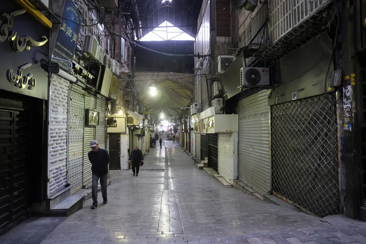 Iran protests death toll tops 3,000 as internet slowly flickers back