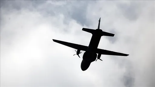 Un avion indonésien avec 10 personnes à bord a disparu