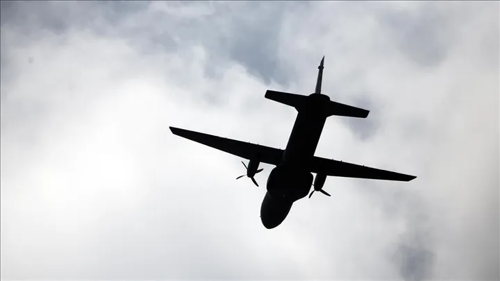 Un avion indonésien avec 10 personnes à bord a disparu