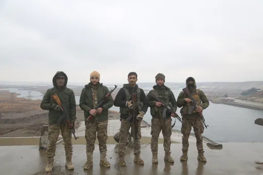 سوريا.. الجيش يشتبك مع عناصر "YPG" الإرهابي في محيط سد تشرين والأهالي يطردونهم من الشدادي