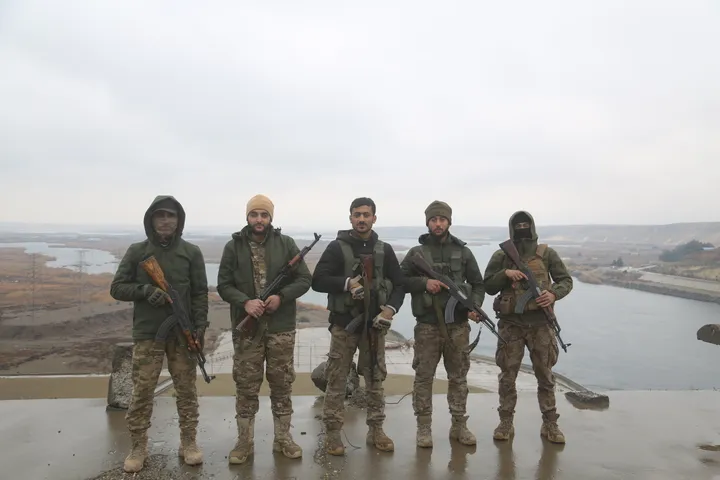 سوريا.. الجيش يشتبك مع عناصر "YPG" الإرهابي في محيط سد تشرين والأهالي يطردونهم من الشدادي