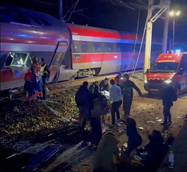 High-speed train crash in Spain leaves at least 21 dead, dozens injured